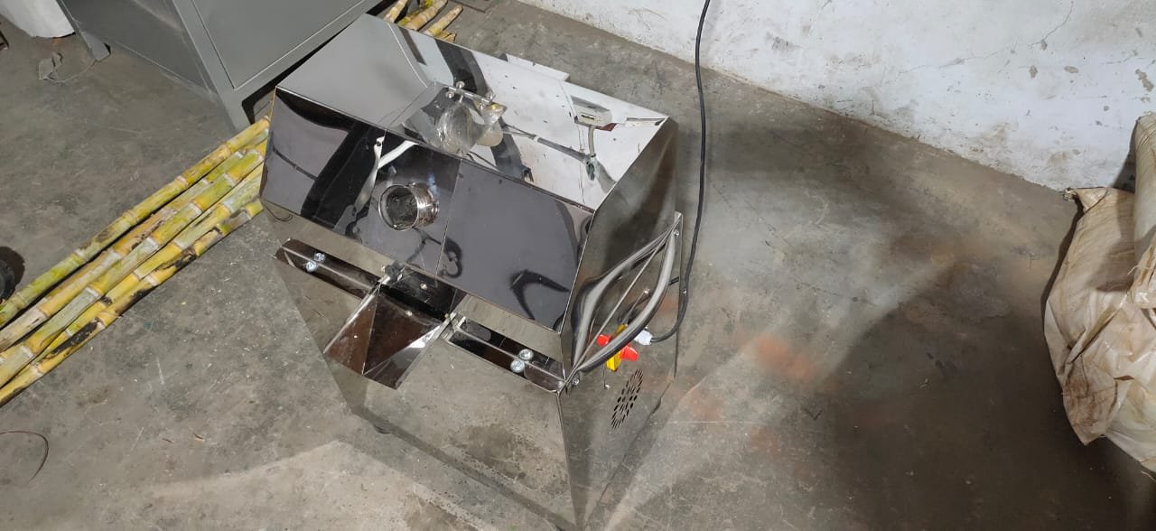 Sugarcane Juice Machine – Commercial Cabinet (300 glass/hr)